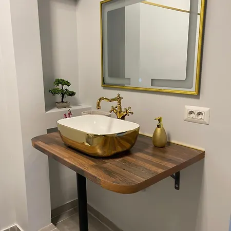 Milennium Apartment *